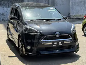 Toyota Sienta 2019 Brown