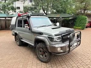 Toyota Land Cruiser 4.5 V8 TD GX-R 2011 Green