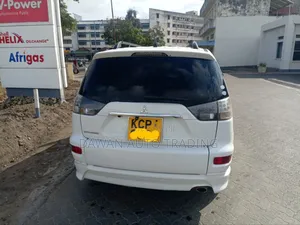 Mitsubishi Outlander 2011 White