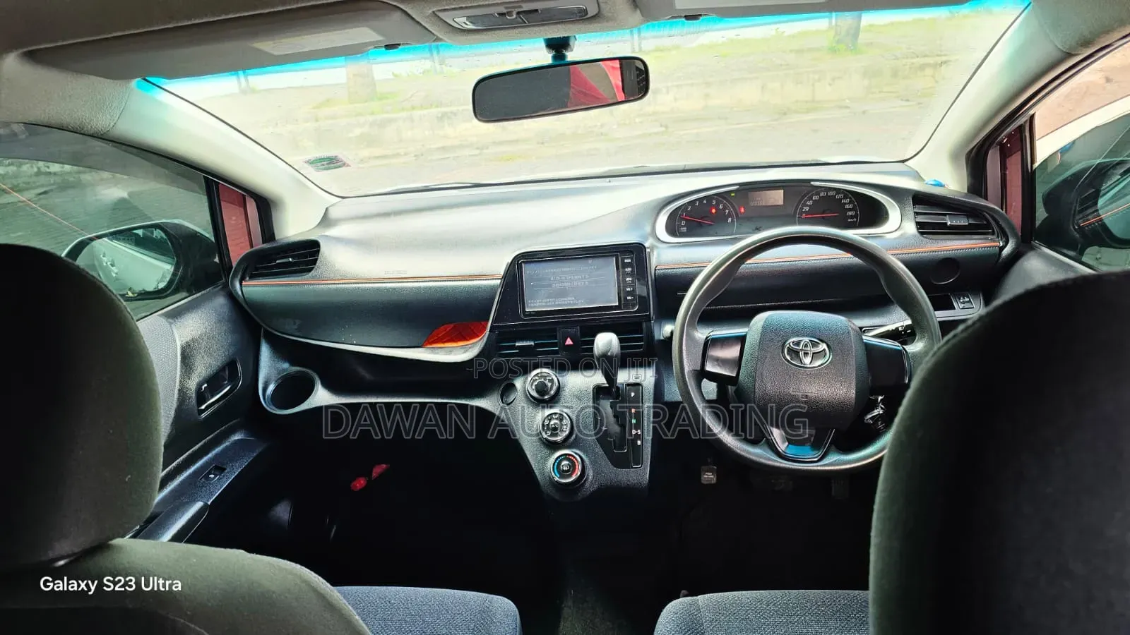 Toyota Sienta 2016 Silver