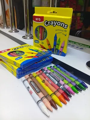A Packet of 12pcs 12 Colours M G Crayons