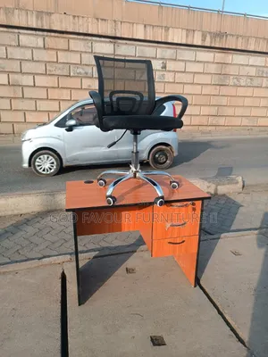 Lockable Office Desk With Mesh Office Chair Black Hf5t