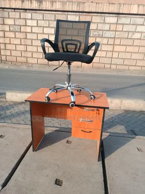 Vintage Lockable Office Desk With Mesh Office Chair Yt4f