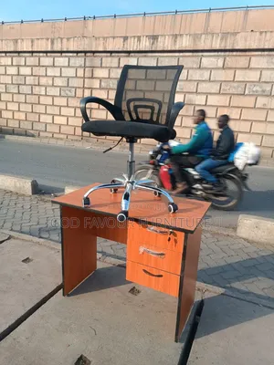 Brown Wooden Office Desk With Swivel Mesh Office Chair Hj7k