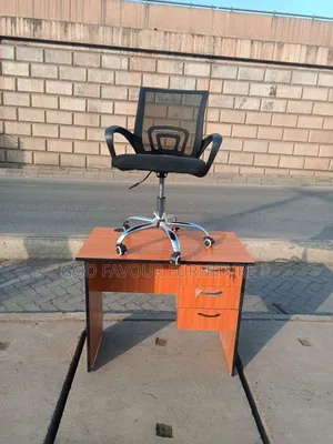 Lockable Drawers Office Desk With Mesh Office Chair A8k