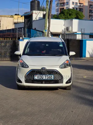 Toyota Sienta 2017 White