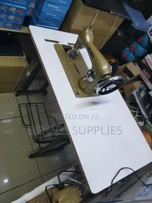 Suitable Complete Singer + Table