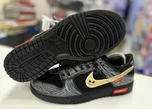 Nike Dunk "Supreme Panda Prank