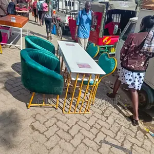Green Set 2manicure Chairs And Double Table