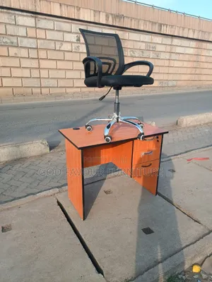 Vintage Swivel Mesh Office Chair With Lockable Desk Jy6v