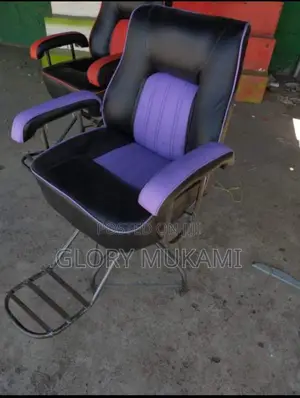 Simple Kinyozi Chair
