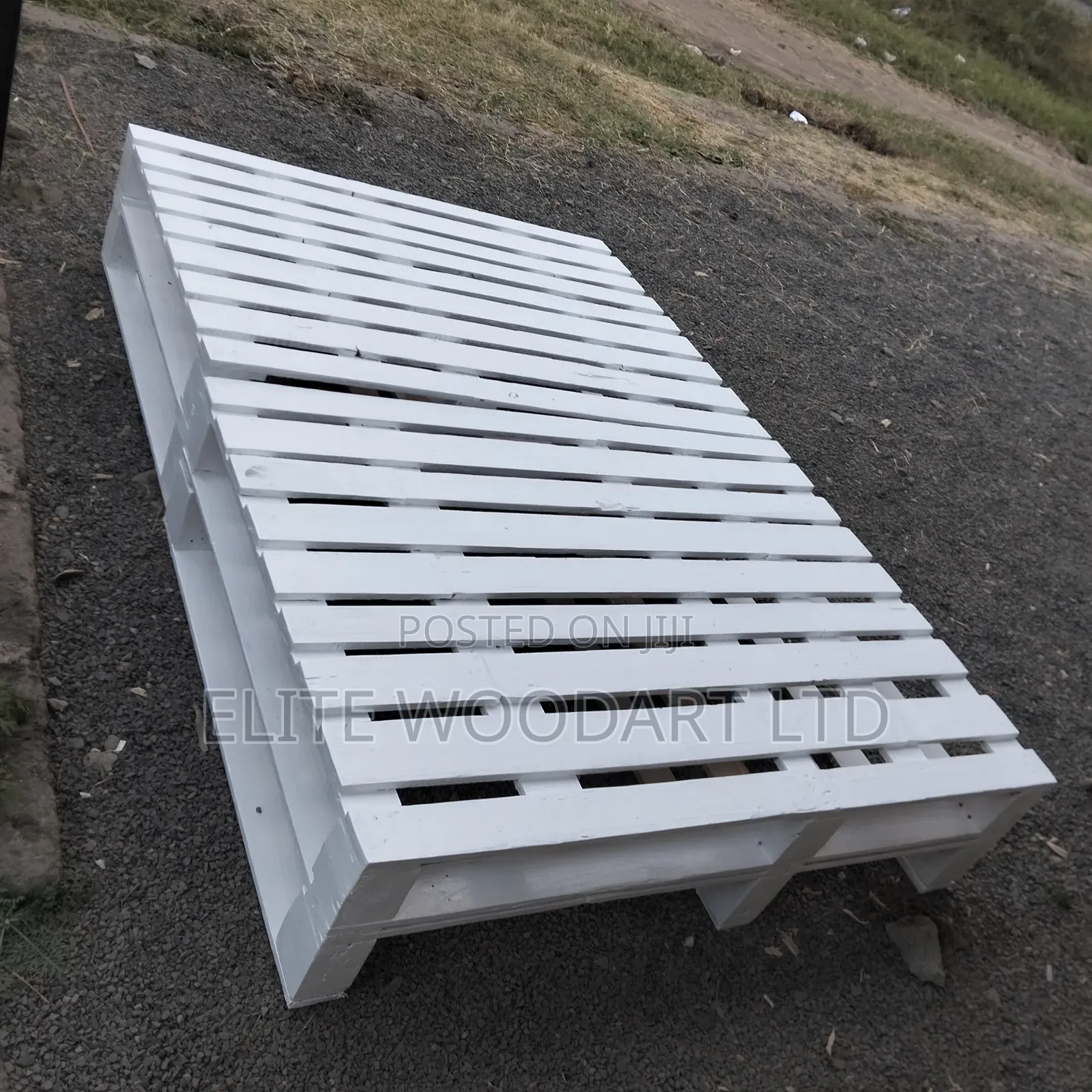 Silky Smooth White Pallet Bed