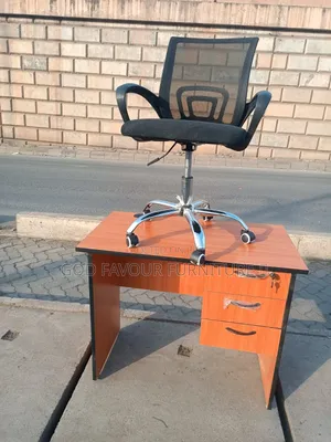 Vintage Brown Office Desk With Mesh Swivel Office Chair Bj6