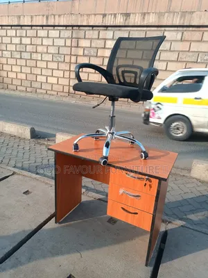Brown Lockable Office Desk With Secretarial Mesh Chair Cf3q