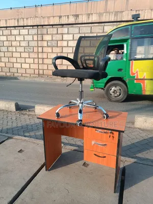 Unique Design Office Desk With Mesh Office Chair Black Hj5c