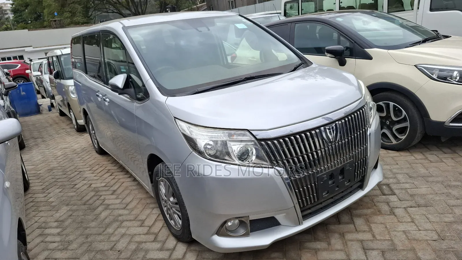 Toyota Noah 2.0 FWD (7 Seater) 2017 Silver