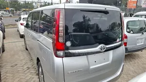 Toyota Noah 2.0 FWD (7 Seater) 2017 Silver