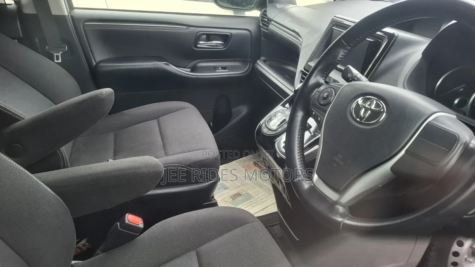 Toyota Noah 2.0 FWD (7 Seater) 2017 Silver