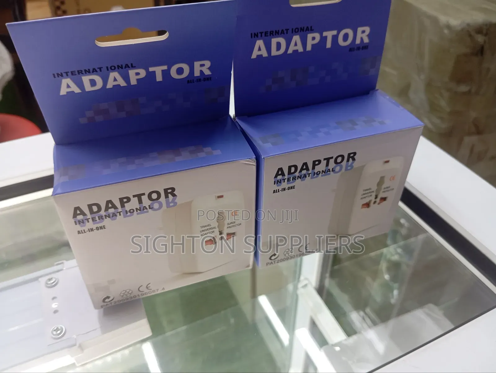 Universal Travel Adapter/ Top Plug
