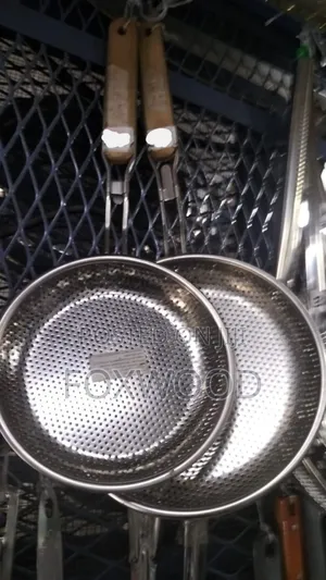 Wood Handle Steel Oil Grid Strainer 18cm