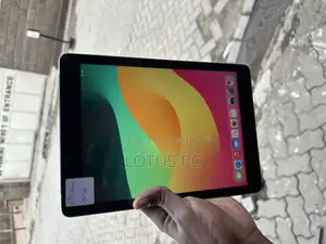 Apple iPad 9.7 32 GB Gray