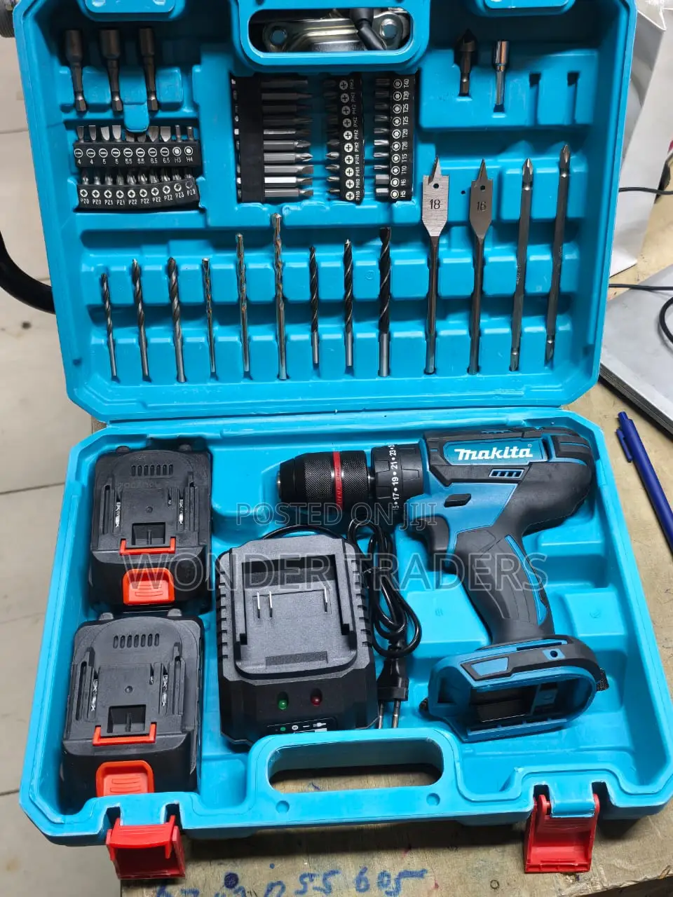 Makita 88v Cordless Hammer Drill With Accessories