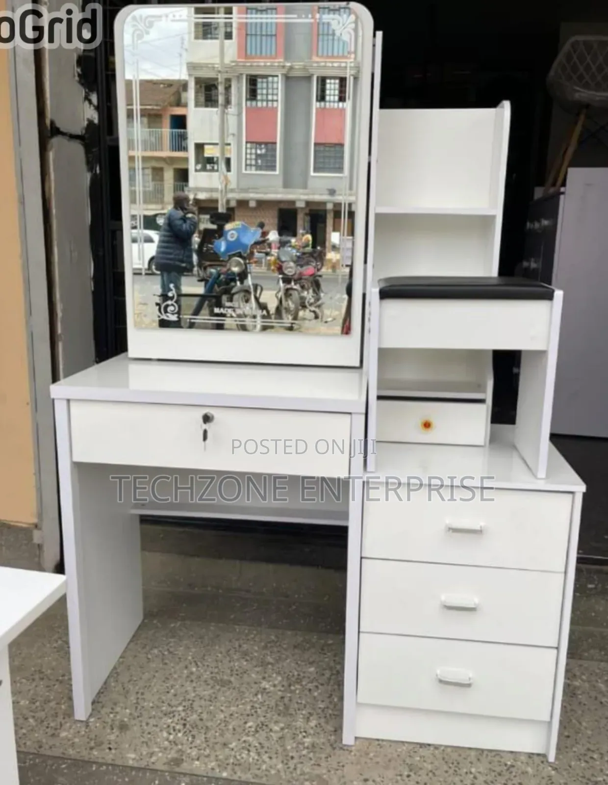 White Dressing Table With Sliding Mirror With 4 Drawers