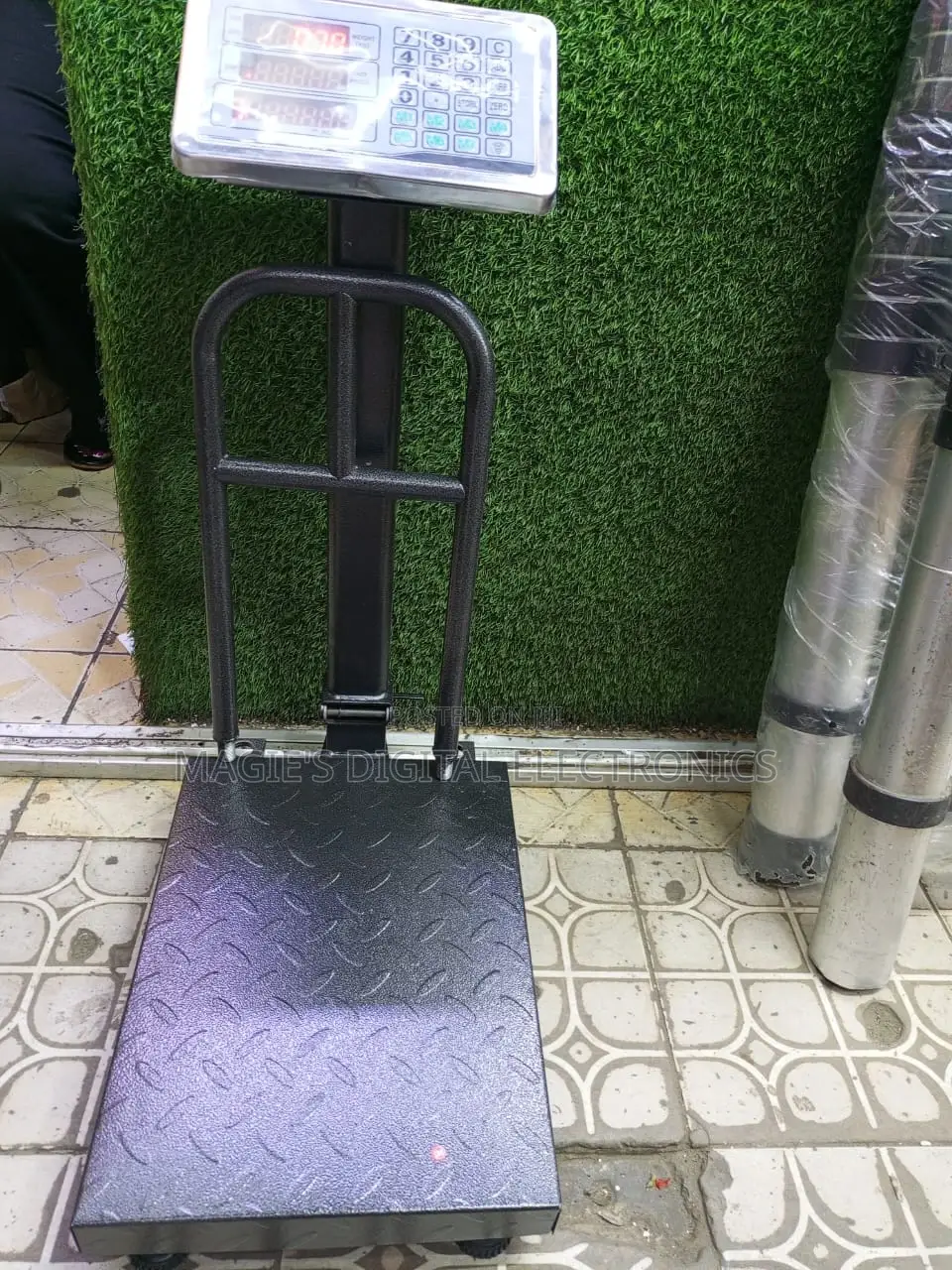 Well Performing 150kg Digital Weighing Scale With Guard