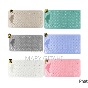 Antislip Bathroom Mats With a Scrubbing Foot Pad