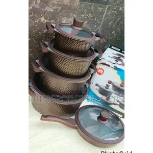 10 Pc Die Cast Cookware Set 
Colour Brown ^ 