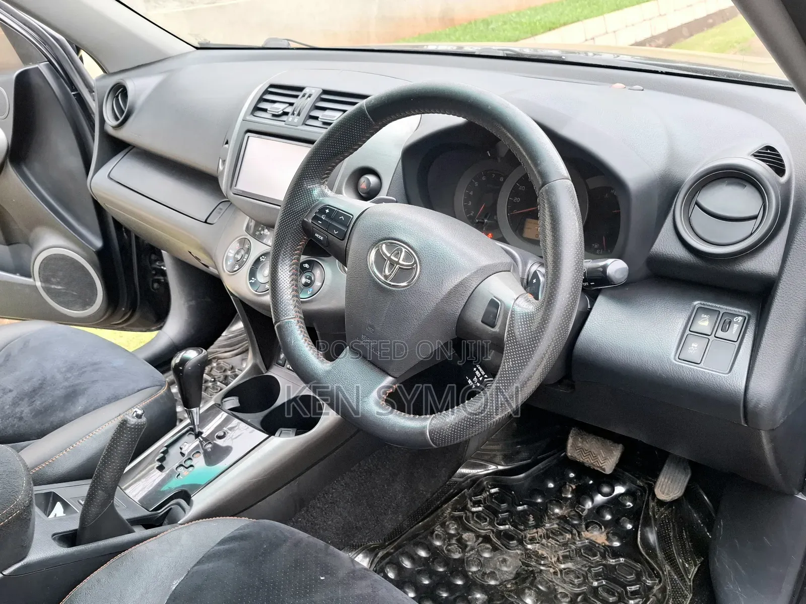 Toyota Vanguard 2012 Black