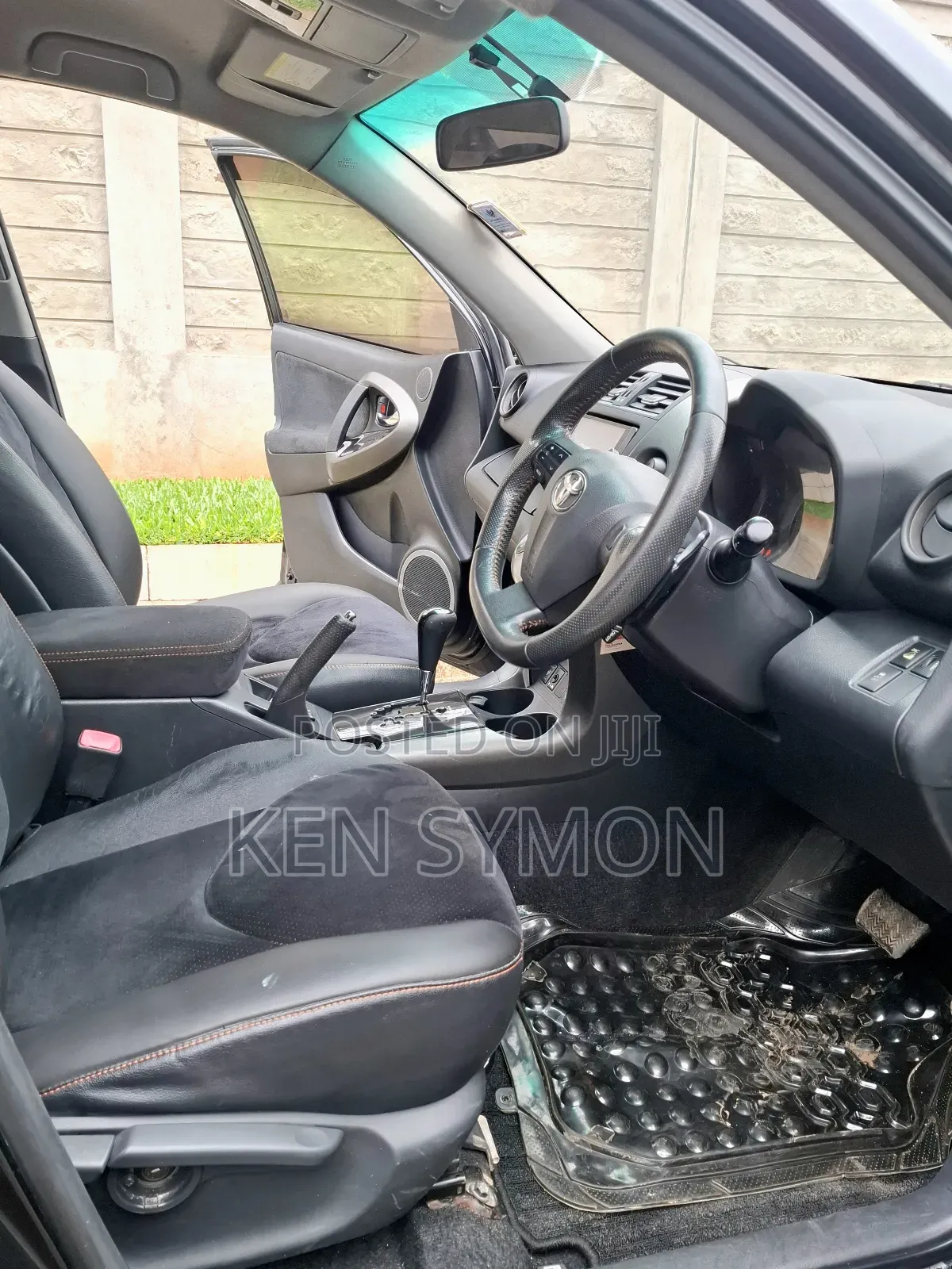 Toyota Vanguard 2012 Black