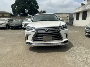 Lexus LX 570 AWD 2016 White