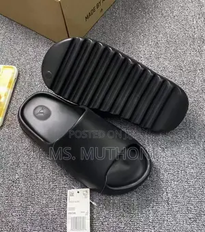 Black / Coffee Yzzy Slides. Size 40-45