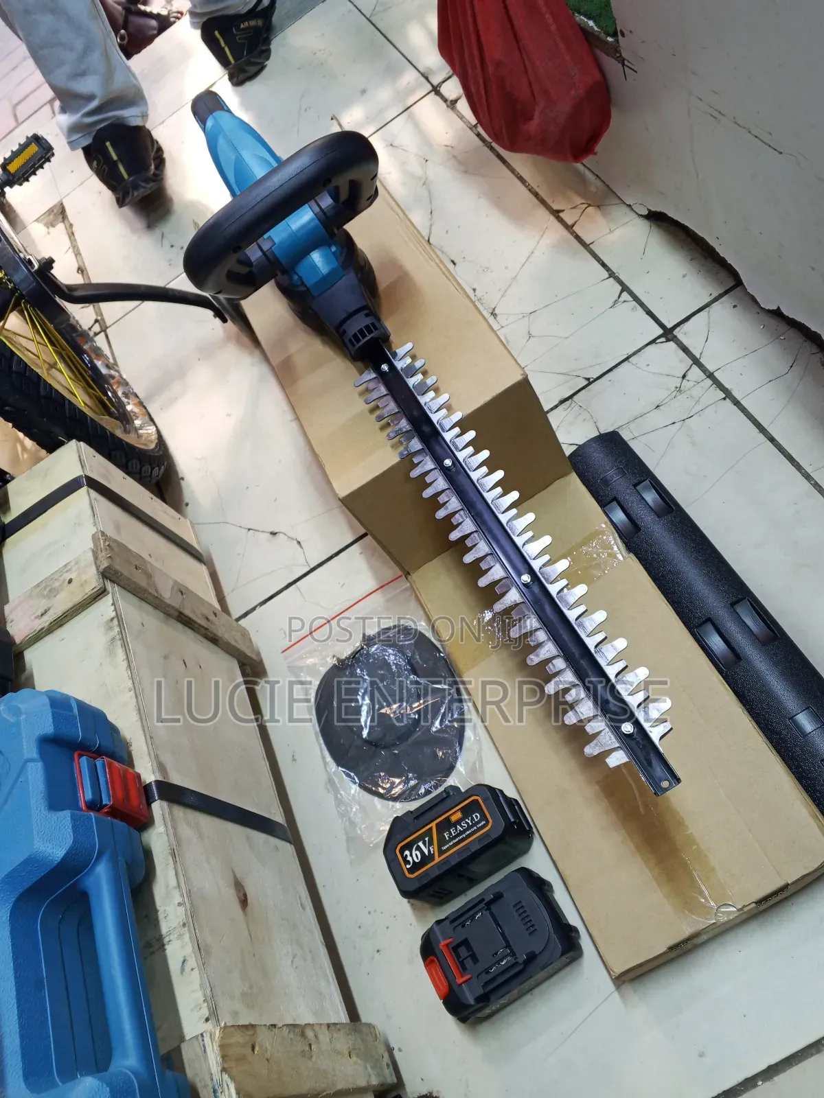 Commercial Hedge Trimmer Cordless