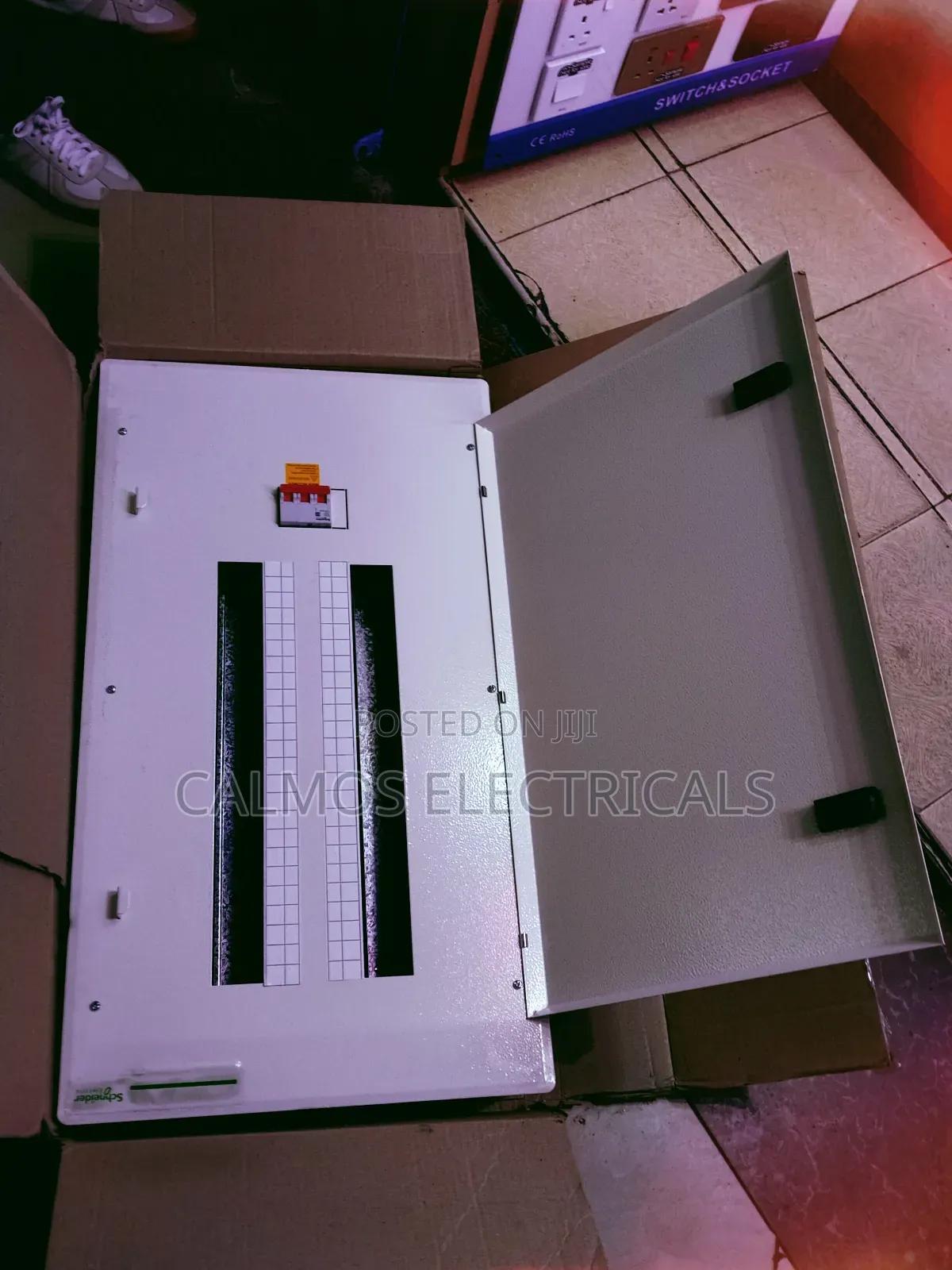 Schneider Distribution Board 16ways