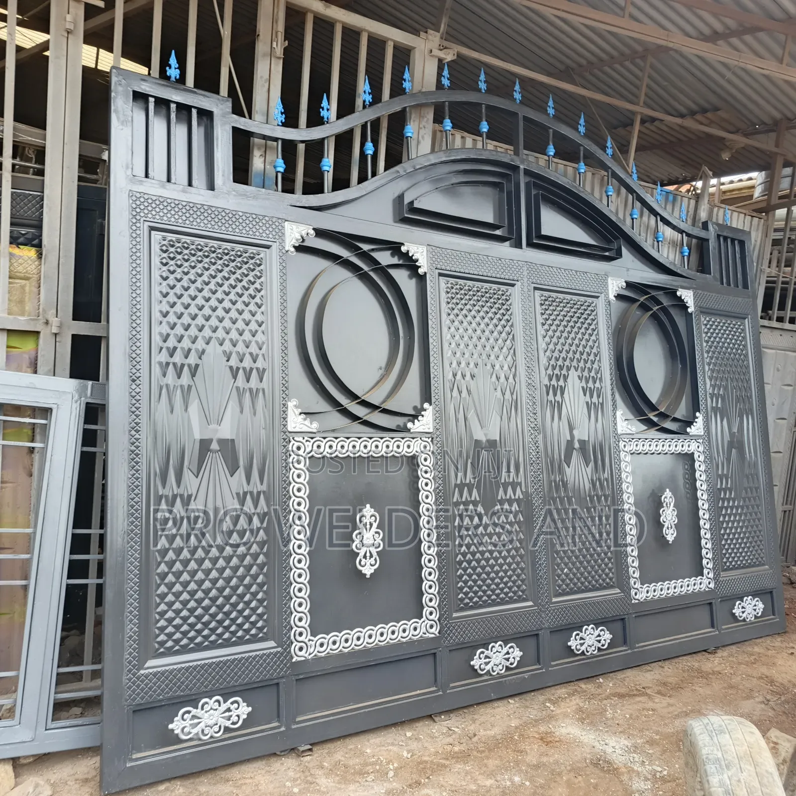 "Strong Stylish Sliding Gate – Secure Your Property Today
