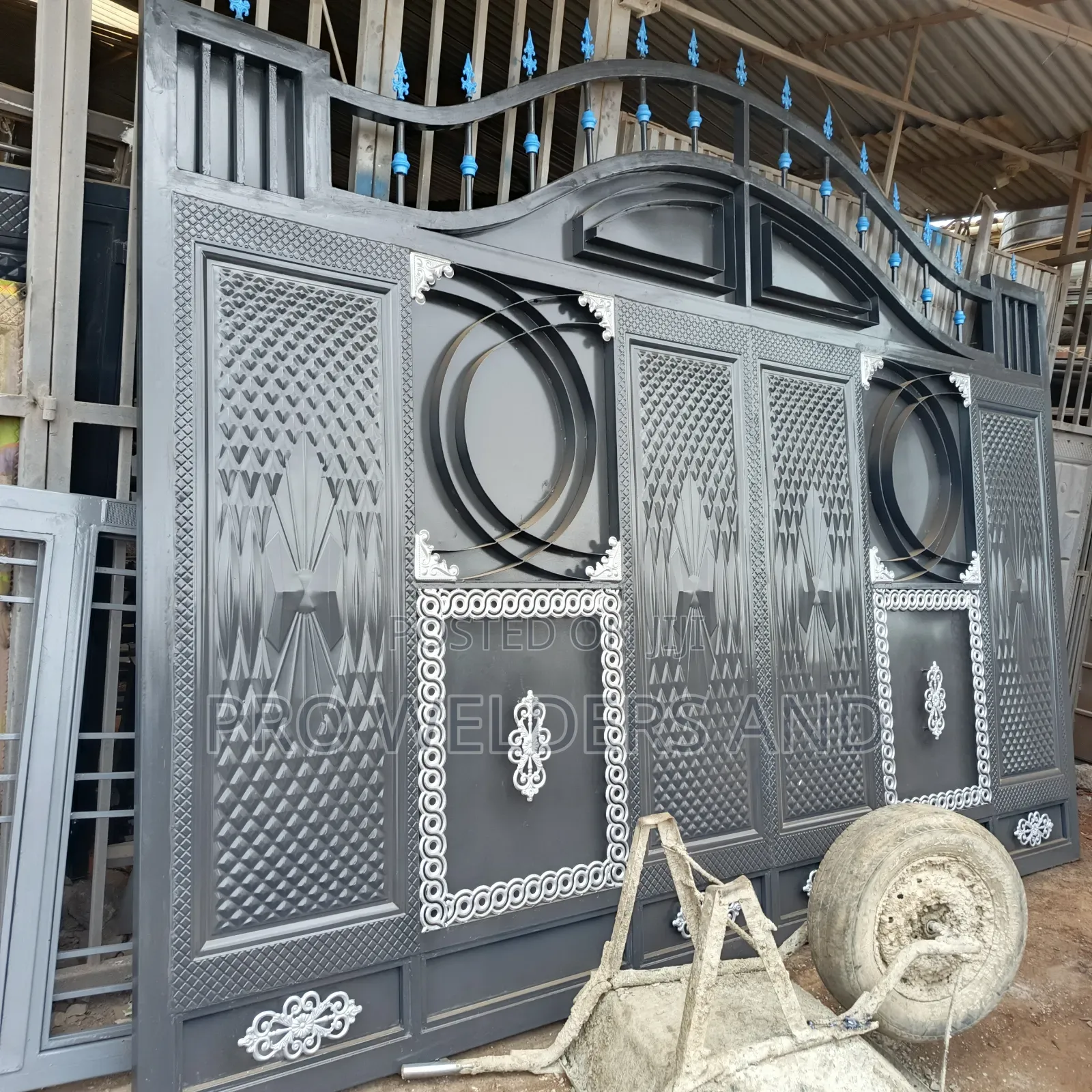 "Strong Stylish Sliding Gate – Secure Your Property Today