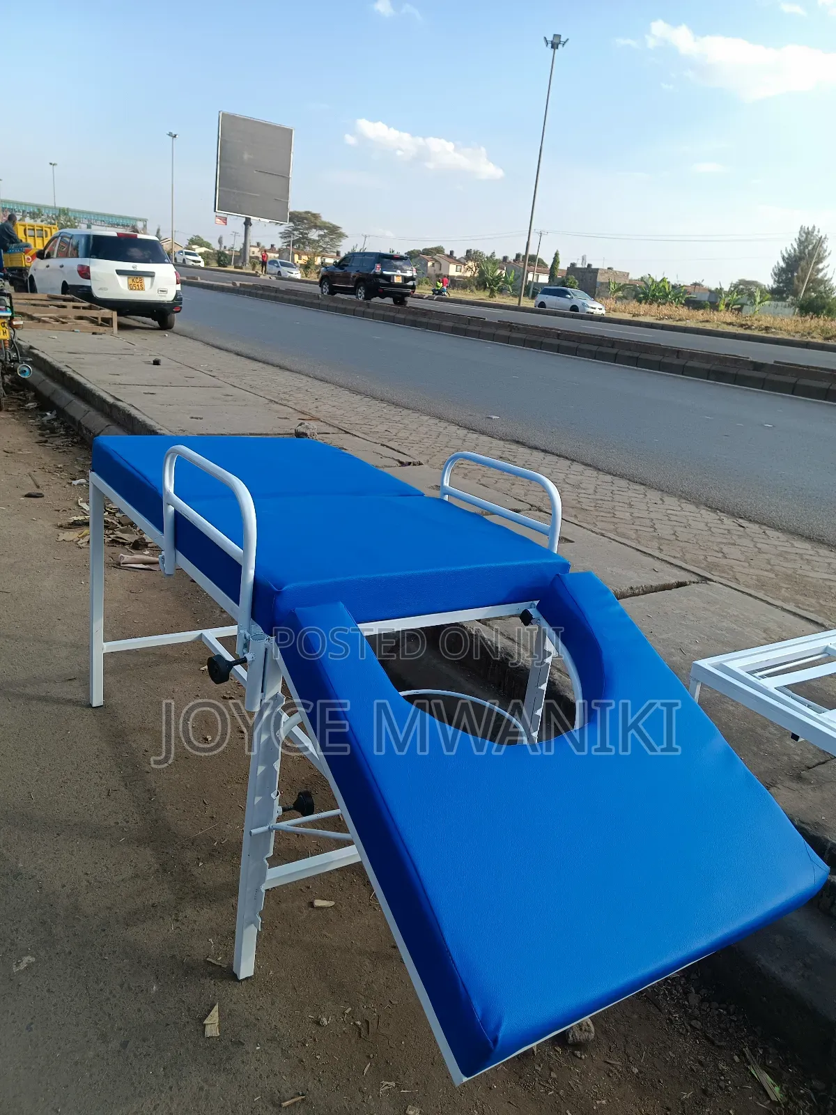 Delivery Bed, White and Blue 