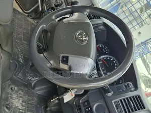 Toyota HiAce 2019 Silver