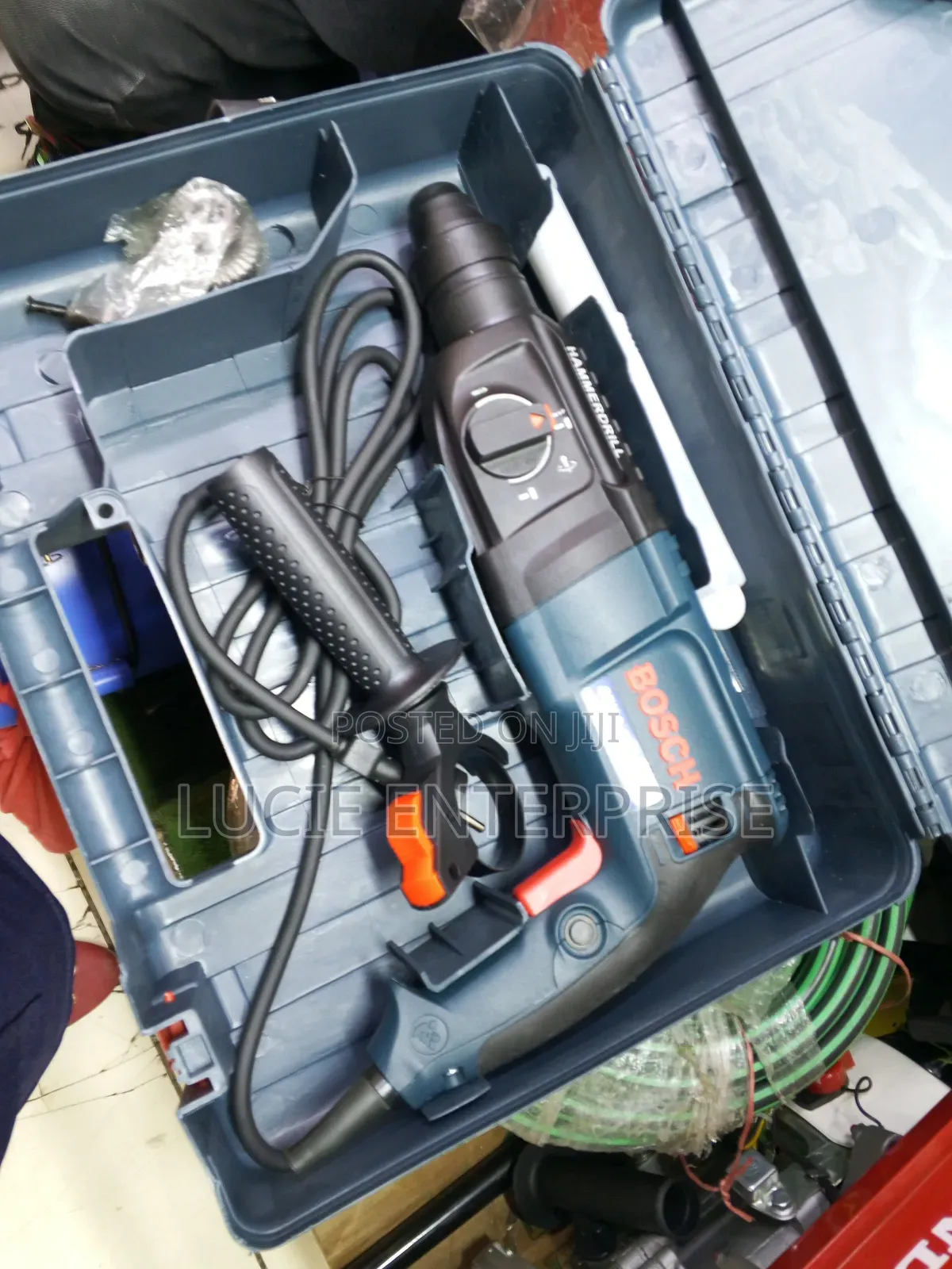 800watts Bosch Rotary Hammer Drill+ Free Bits