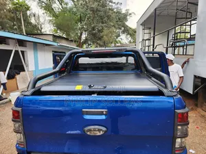 Double Cab Hilux Revo 2015+ Manual Roller Lid Tonneau