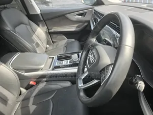 Audi Q8 2021 Blue