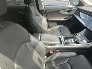 Audi Q8 2021 Blue