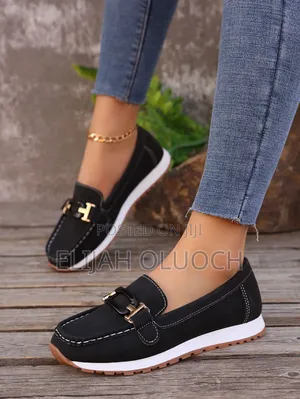 Fashionable Ladies Chain Loafers