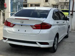 Honda Grace 2019 White