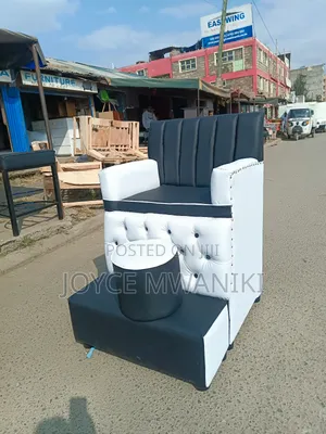White and Black Single Pedicure Seat