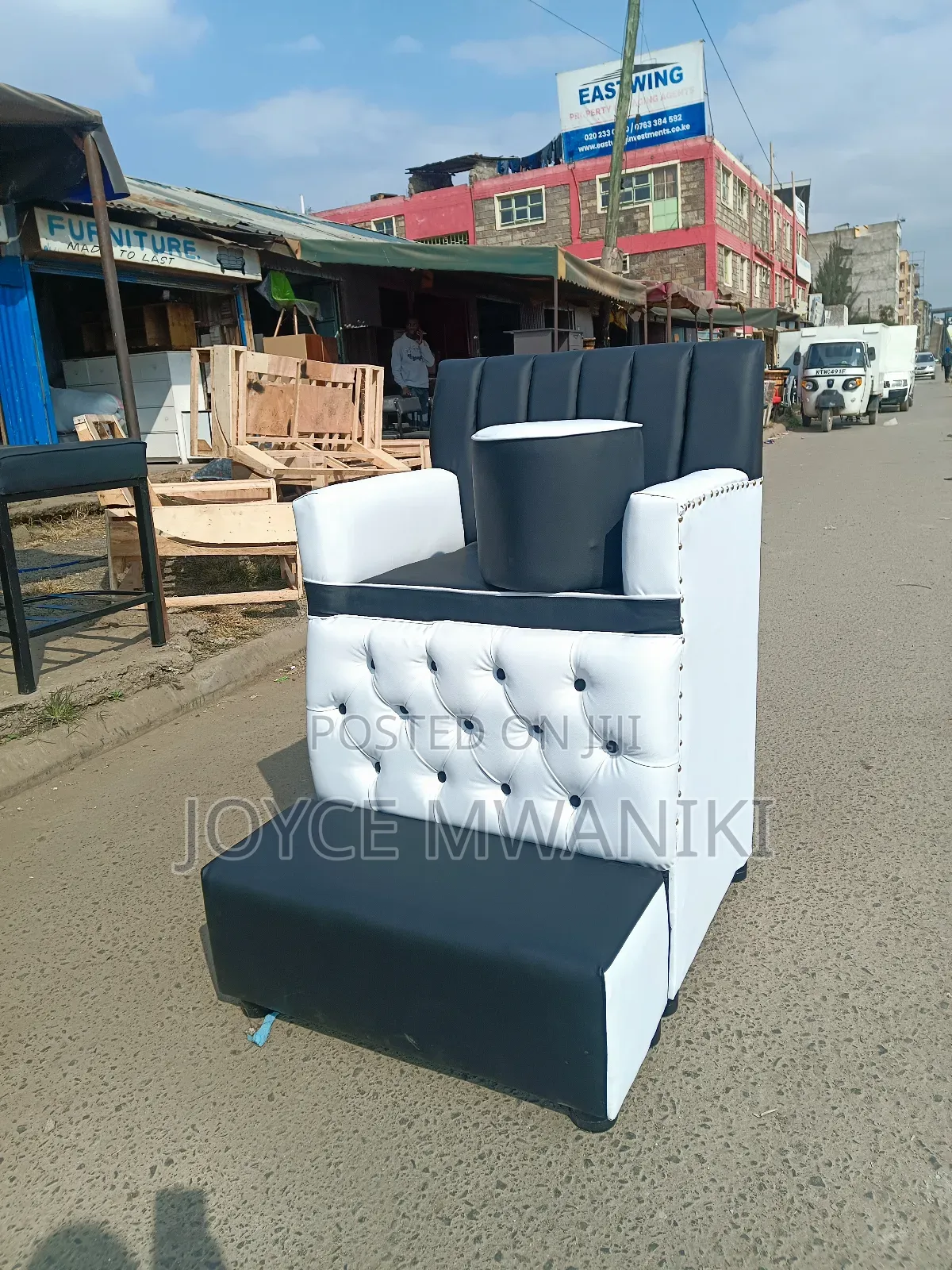 White and Black Single Pedicure Seat