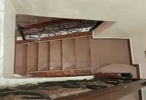 Bungalow Staircase Easy to Maintain Wall to Wall Carpets