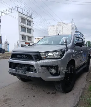 Toyota Hilux Revo Double Cab Deisel 2.4 AWD 2018 Silver